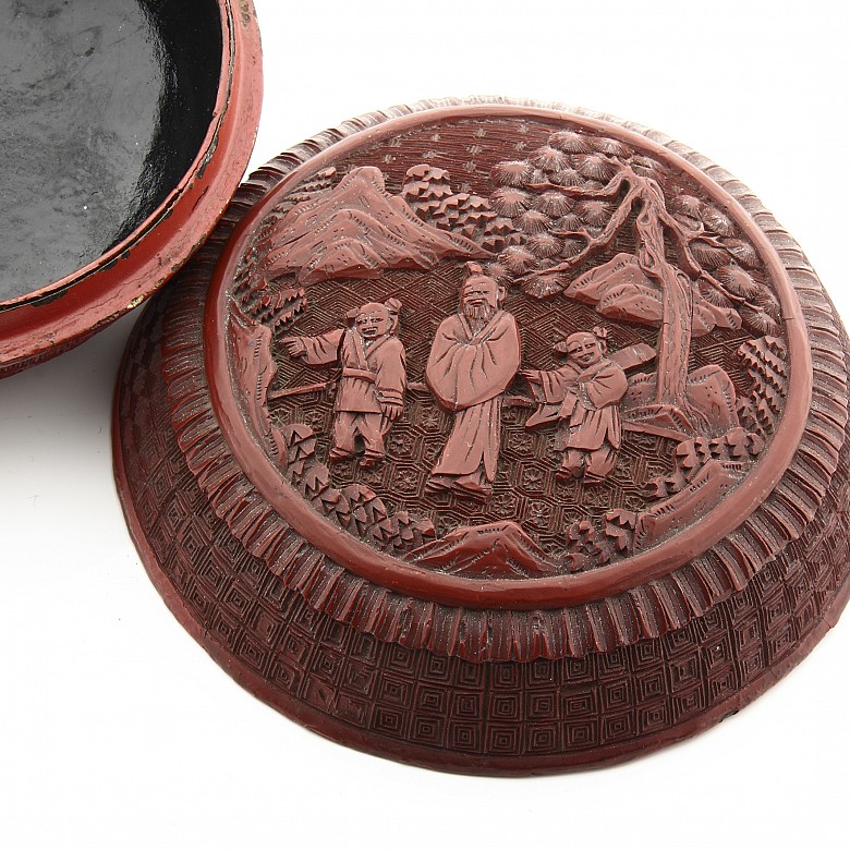 A Chinese cinnabar red lacquer box, 19th century