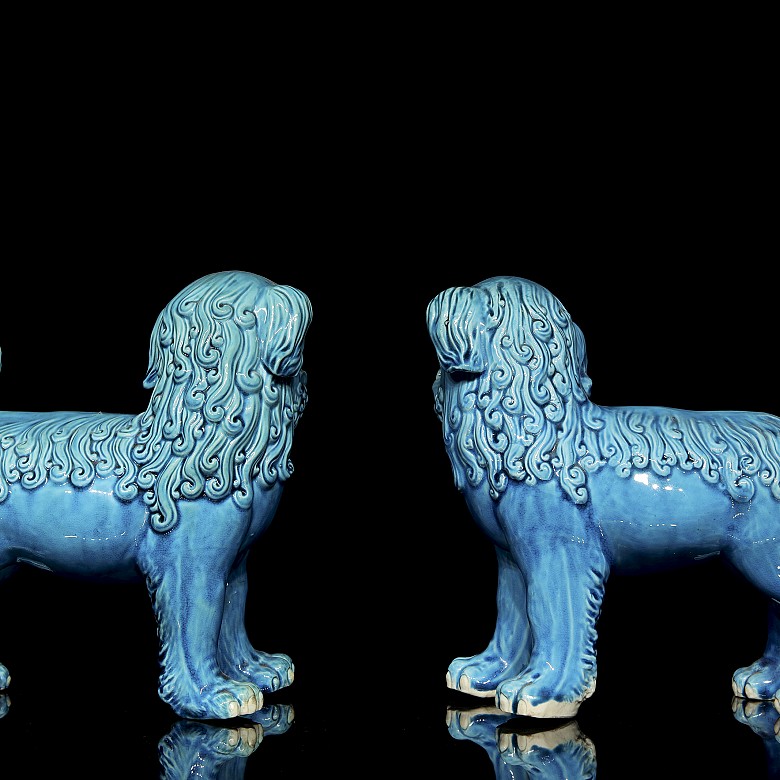 Pair of glazed porcelain foo lions, Qing dynasty