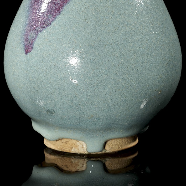 Junyao-glazed ceramic ‘Yuhuchunping’ vase, Yuan dynasty