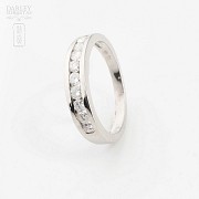 Ring in 18k white gold with diamonds.