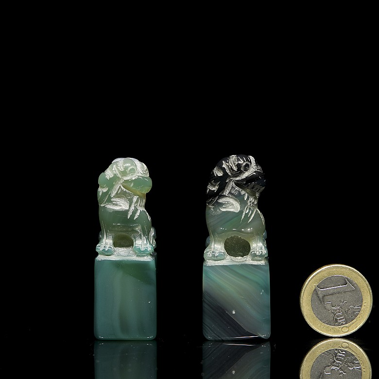 Pair of ‘Lion’ agate stamps, early 20th century - 7