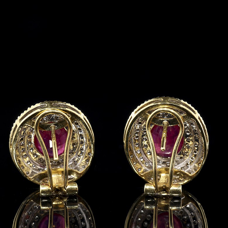 Earrings in 18kt yellow gold with rubies and diamonds