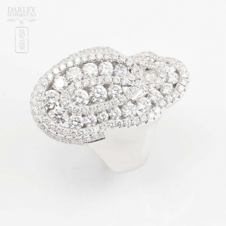 Fantastic white gold and diamond ring 6.35cts