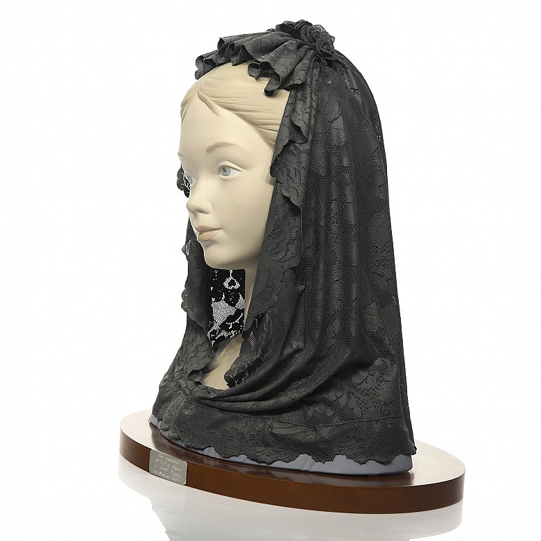 Bust with black mantilla, Lladró, 20th century