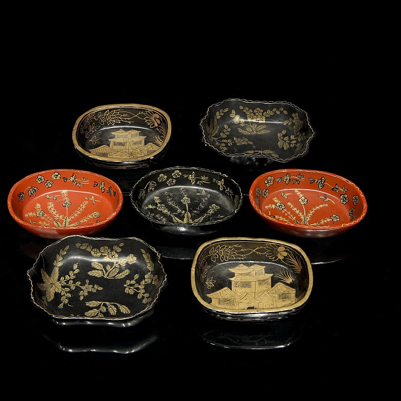 Set of lacquered wooden bowls, 20th century