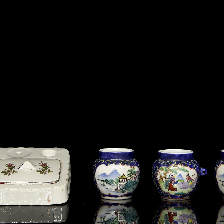 Lot of enamelled porcelain objects, 20th century