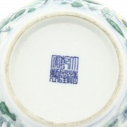 An small enameled lotus bowl, Qianlong seal mark.