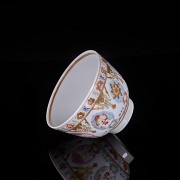 Taza de porcelana familia rosa esmaltada, dinastía Qing