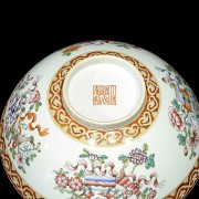 Enameled bowl with 