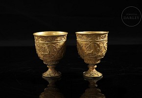 Pareja de copas de bronce dorado, estilo Tang