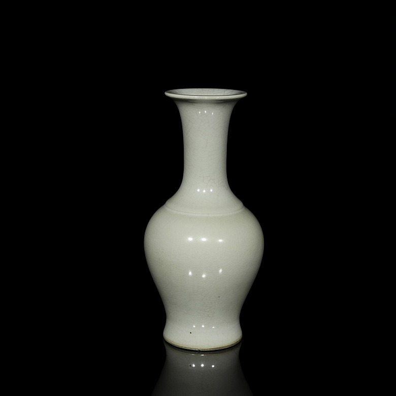 Jarrón blanco de porcelana vidriada, S.XX