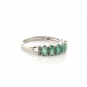 Ring in 18k white gold with emerald and diamonds.