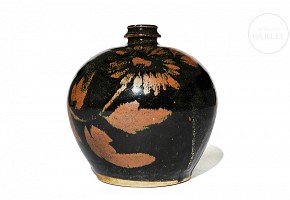 Small vase with iron oxide enamel, Cizhou Kiln, Jin dynasty