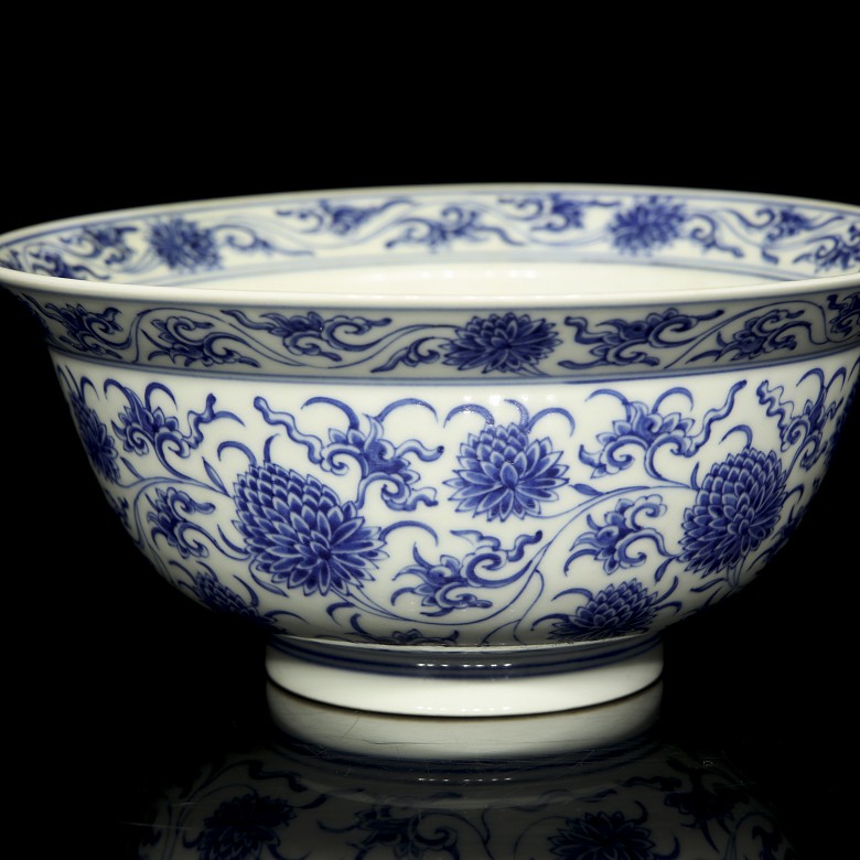 Small blue and white porcelain bowl “Peonies” with mark on base