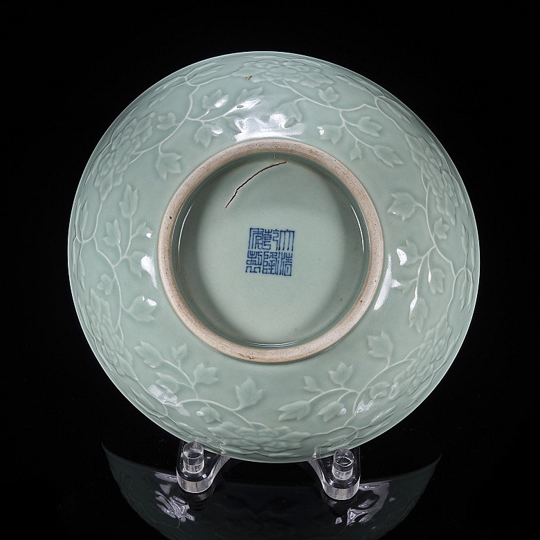 Celadon-glazed porcelain bowl ‘Peonies’, Qing dynasty