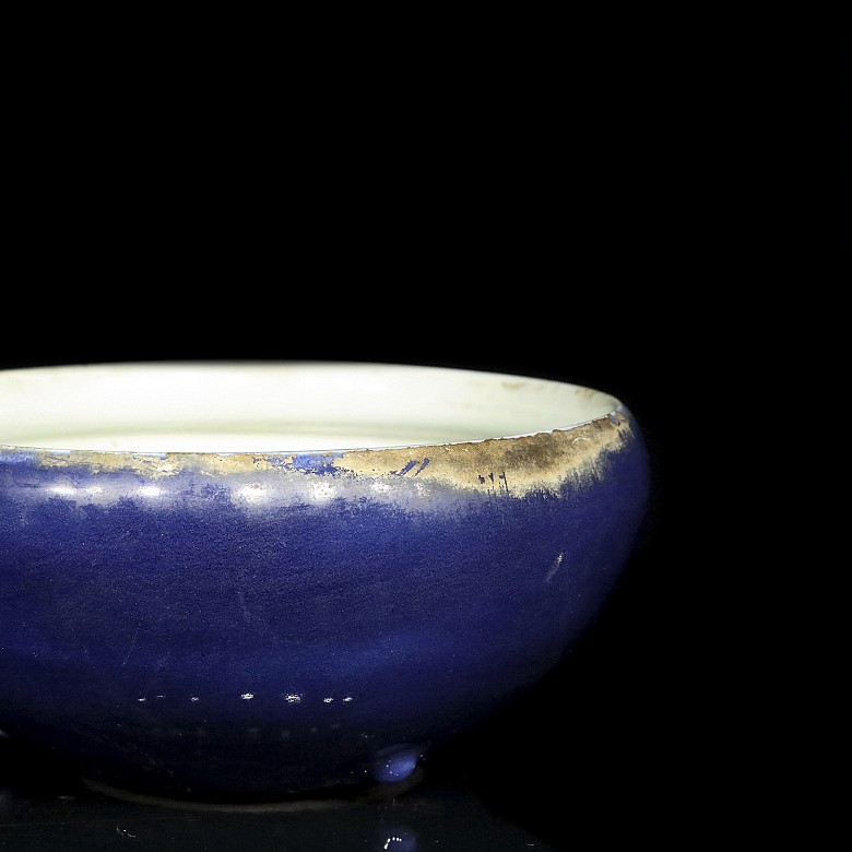 A blue glazed tripod censer, Qing dynasty