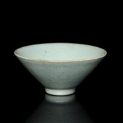 Small glazed ceramic ‘Ruyao’ bowl, Song style