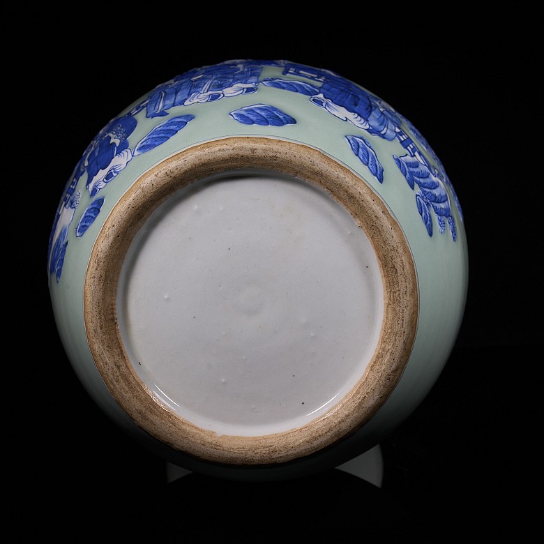 Blue and white vase with celadon background “Nobles and sages”, Qing Dynasty