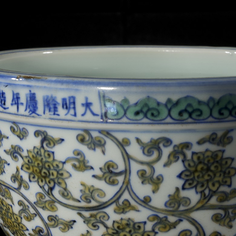 Doucai porcelain container for ‘Lotus’ brushes, with Longqing marking