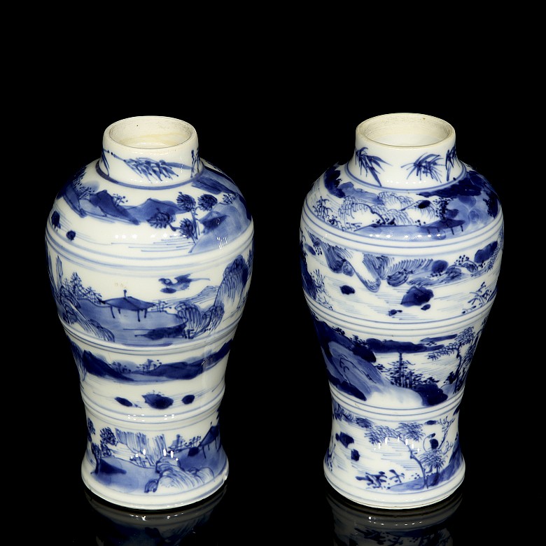 Pair of small blue and white vases, Qing dynasty