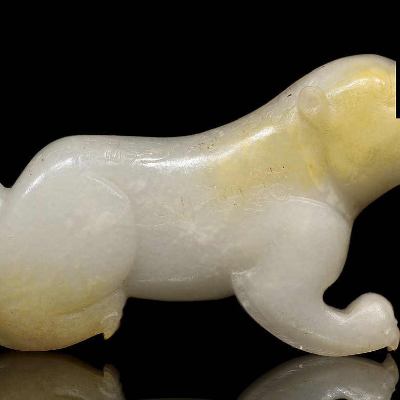 White jade tiger amulet, Western Han dynasty