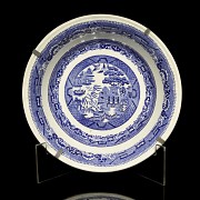 Porcelain dish with blue and white decorations, 20th century