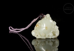 Carved jade figurine ‘Monkeys and Peaches’, Qing dynasty