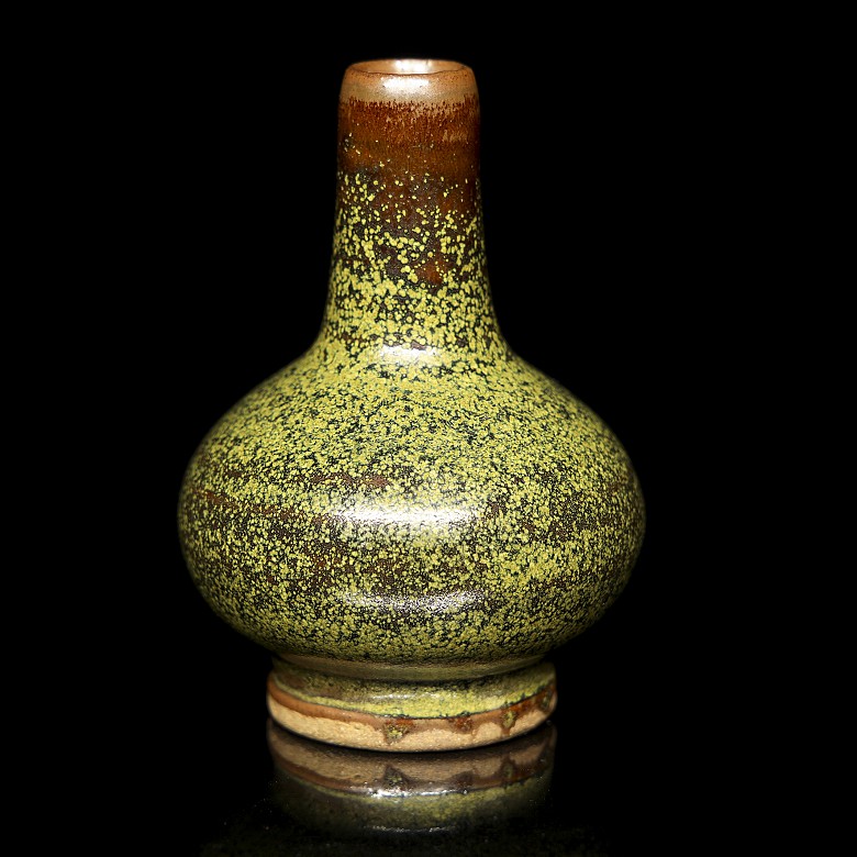 Small glazed ceramic vase, Song style