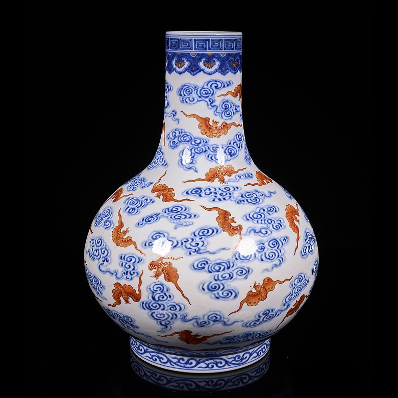 Porcelain vase “Bats and clouds” Qing dynasty