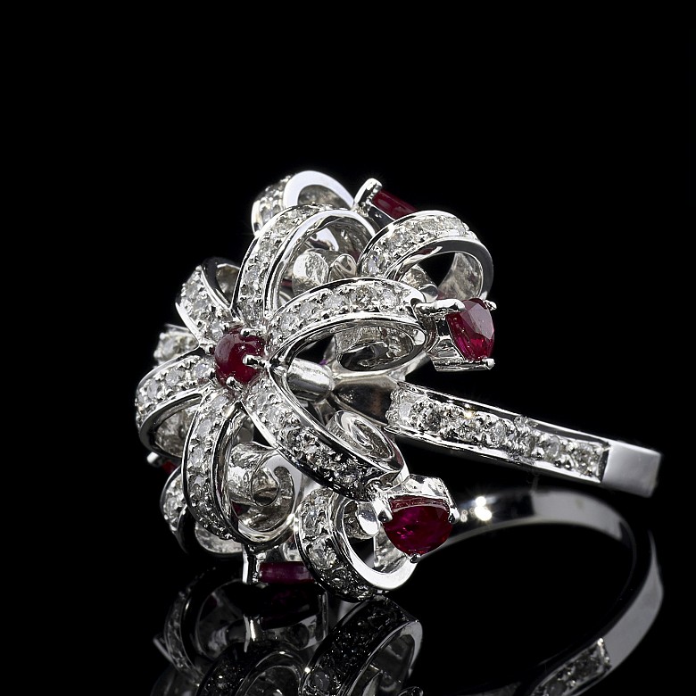 Ring in 18k white gold, diamonds and rubies