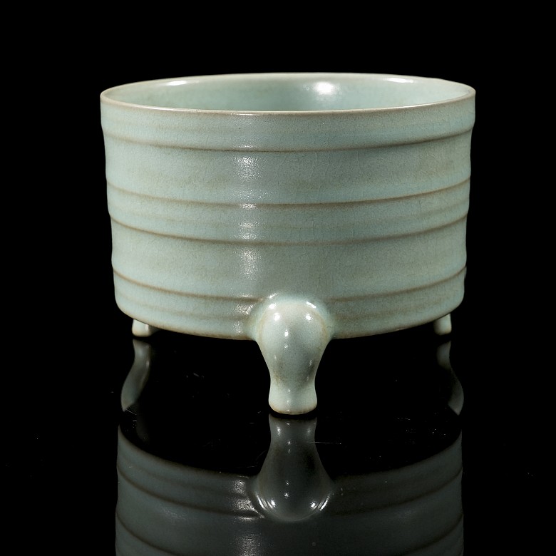 Longquan celadon ware censer, Song style