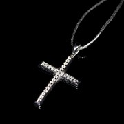 Cross in white gold and diamonds