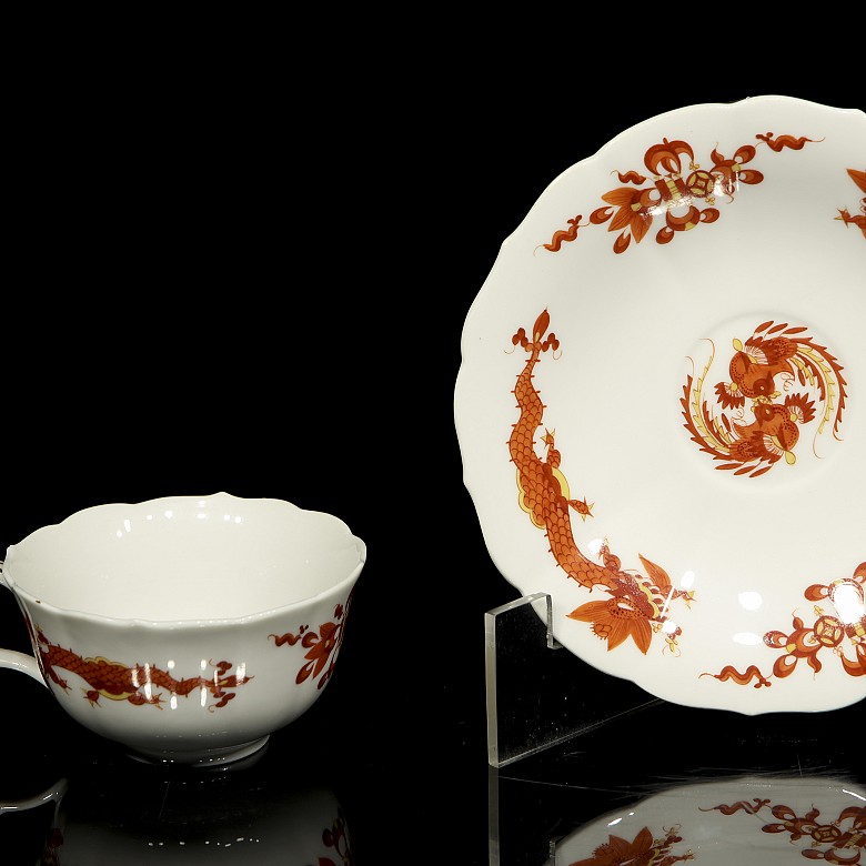 Set of two plates and cups, Meissen style, 20th century