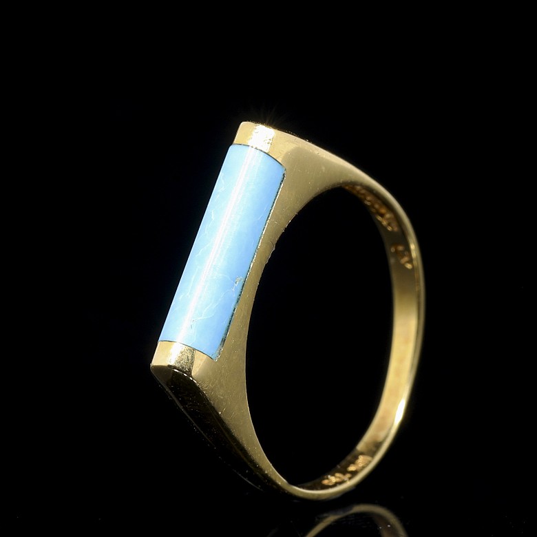 Yellow gold ring with turquoise