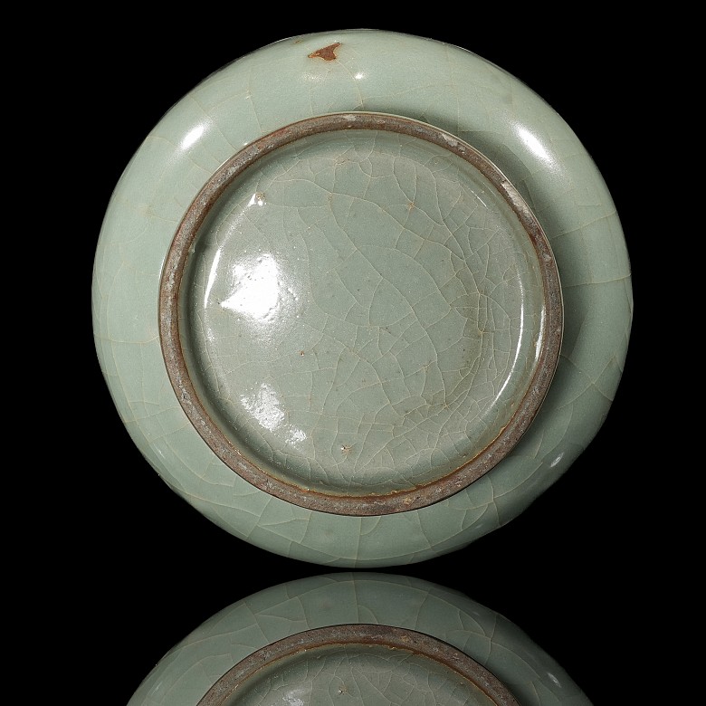 Arrow vase with celadon glaze, Longquan style, Yuan Dynasty