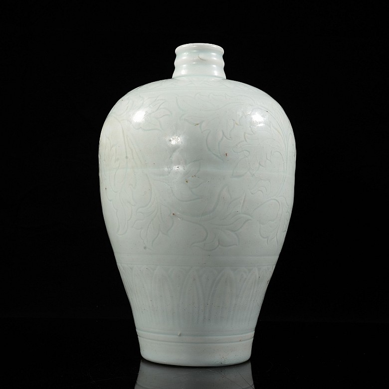 Celadon ware ‘Leaves’ vase, Song dynasty