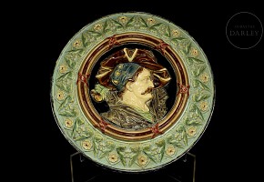 Large majolica portrait dish, 19th century