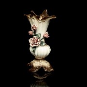 Capodimonte porcelain ‘Vase with appliqué’, 20th century - 4