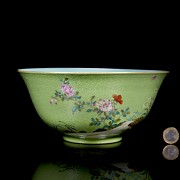 Porcelain enamelled bowl with engraved background, with Qianlong seal