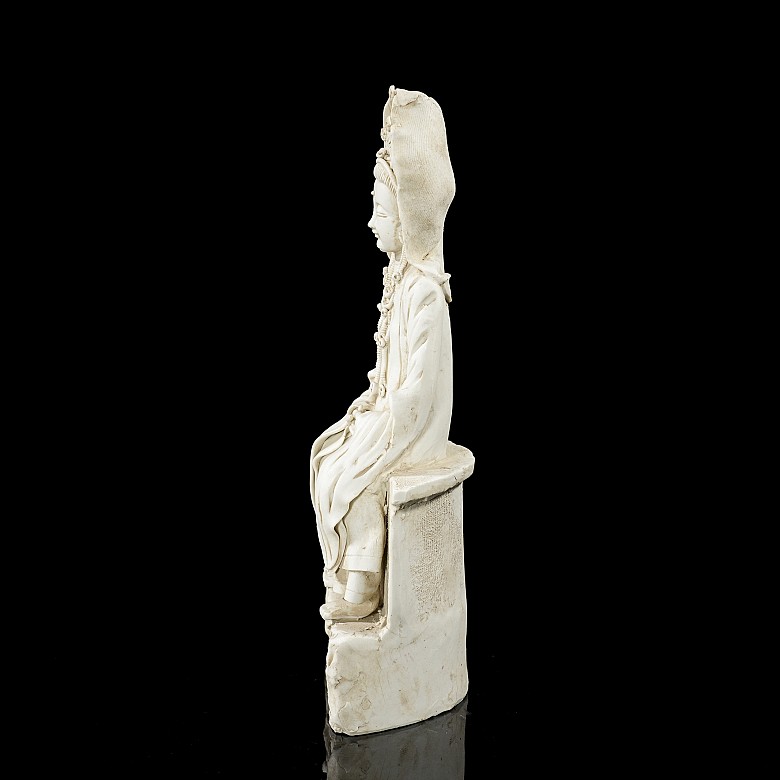 Glazed ceramic ‘Guanyin’ figurine, Song style