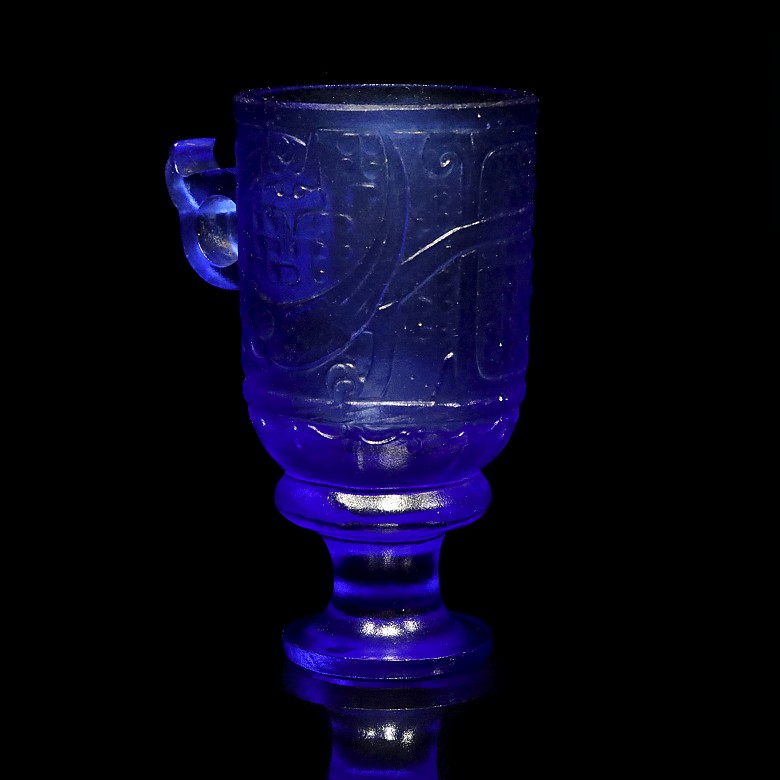 Blue glass cup, Han Dynasty (206 b.C - 220 a.C)