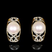 Yellow gold earrings with diamonds and pearls