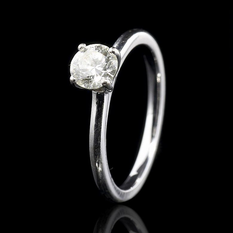 Solitario de oro blanco 18 k con diamante talla brillante 0'60 ct.