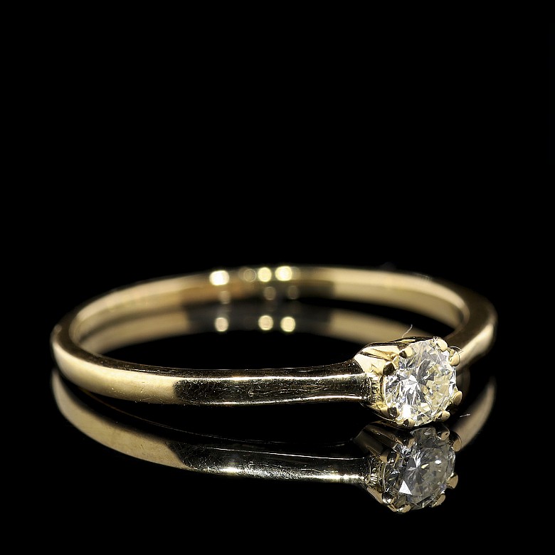 Anillo solitario de oro amarillo 18 k