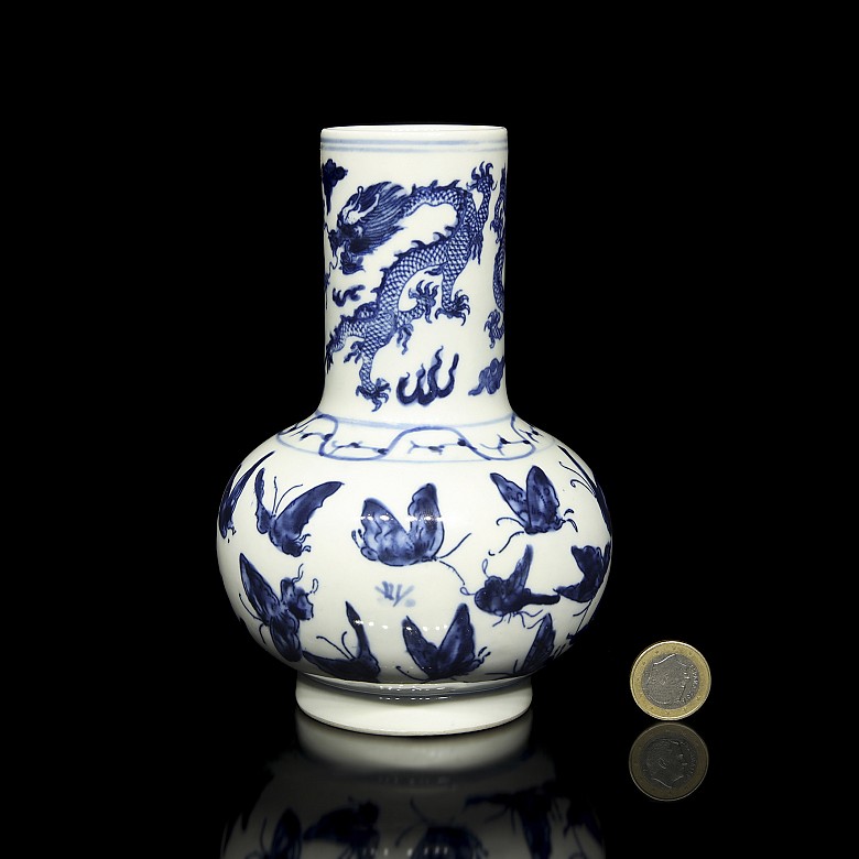 Porcelain vase “Dragons and butterflies” with mark Kangxi - 7