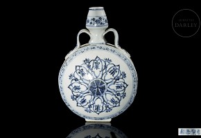 Blue and white porcelain ‘Binahu’ vase, with Ming mark