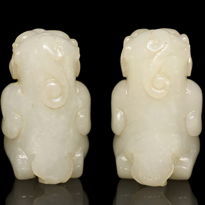 Pair of white jade bears, Eastern Han Dynasty