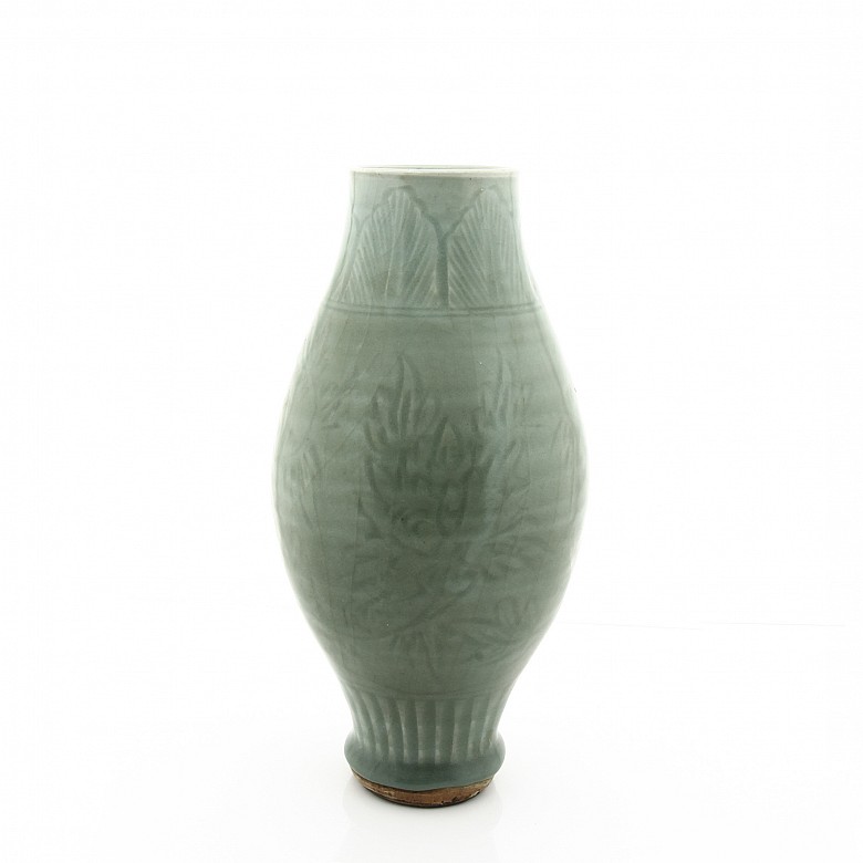 Chinese vase with carved decoration, Yuan style.