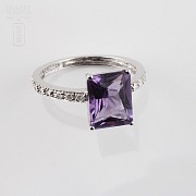 18k white gold ring with amethyst and 6 diamonds.