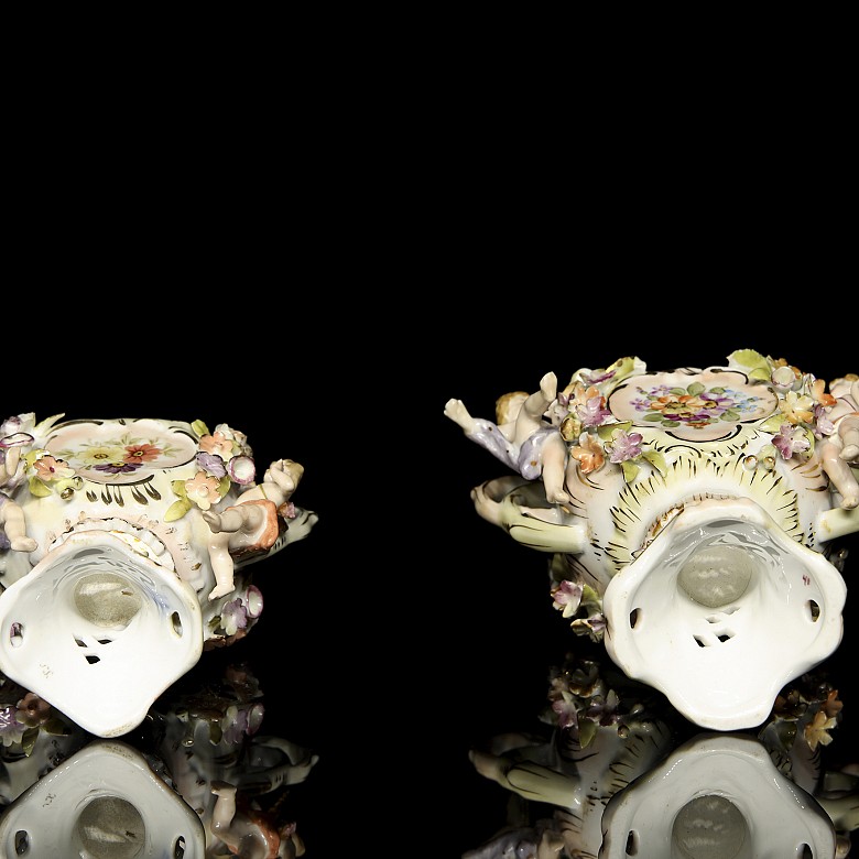 German porcelain ‘Pair of bonbonnieres’, 20th century